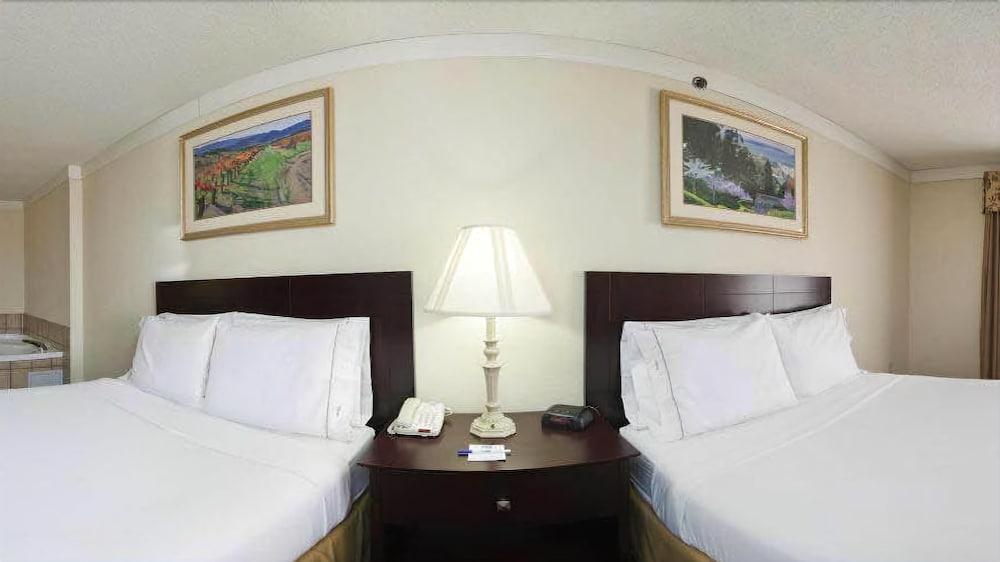 Holiday Inn Express Hotel & Suites Plainview By Ihg Экстерьер фото