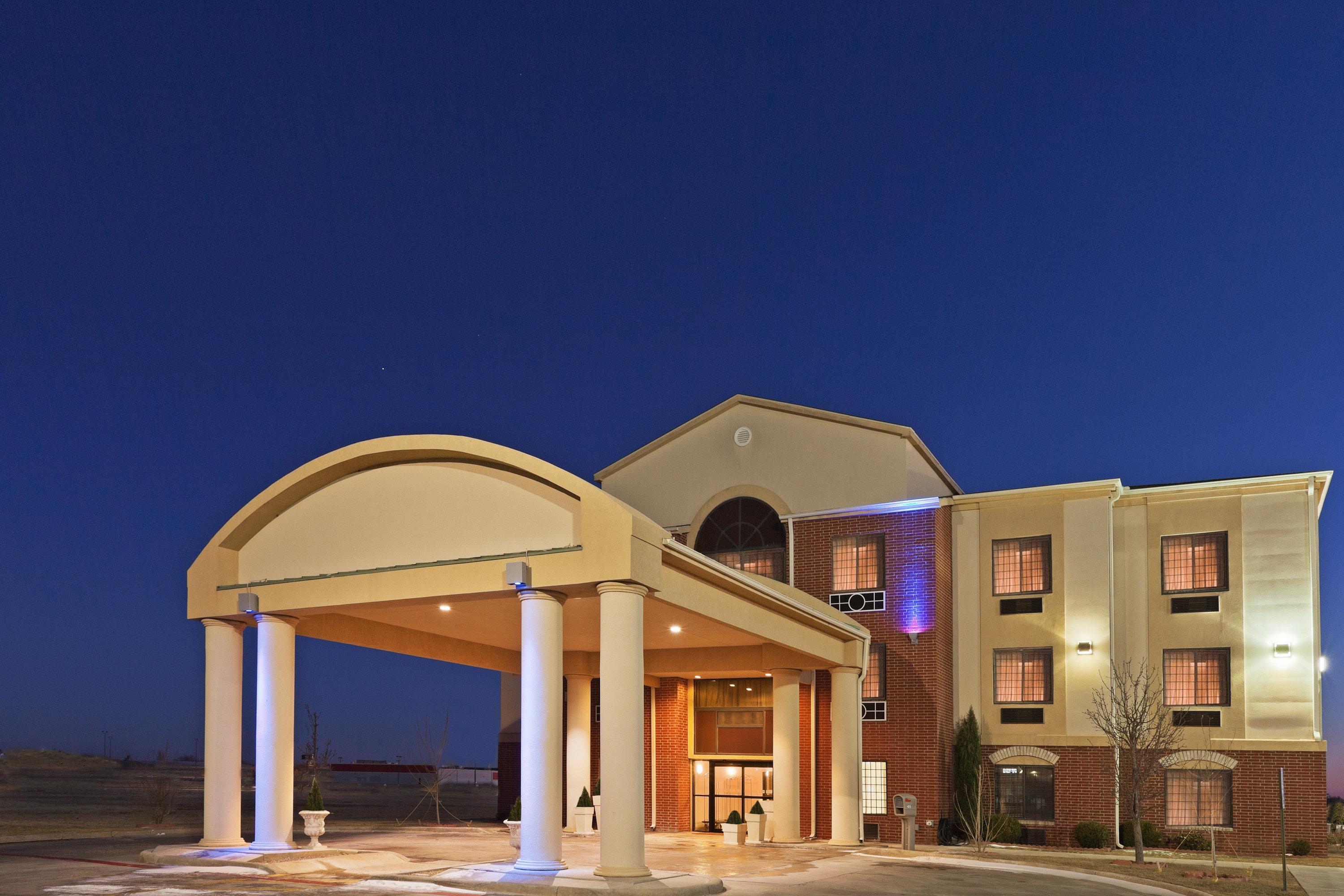 Holiday Inn Express Hotel & Suites Plainview By Ihg Экстерьер фото