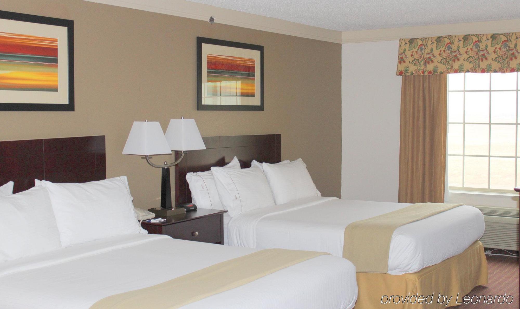 Holiday Inn Express Hotel & Suites Plainview By Ihg Экстерьер фото