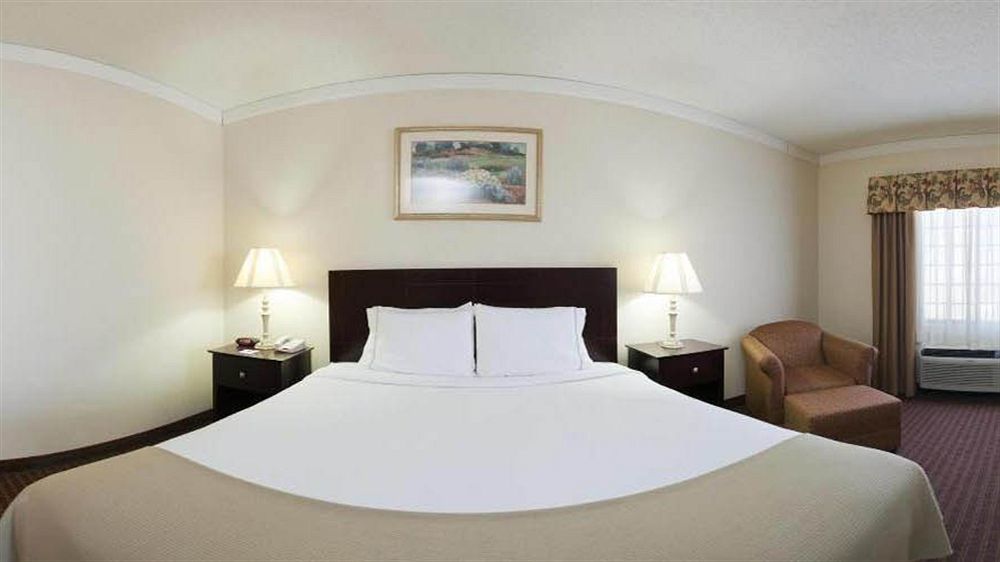 Holiday Inn Express Hotel & Suites Plainview By Ihg Экстерьер фото