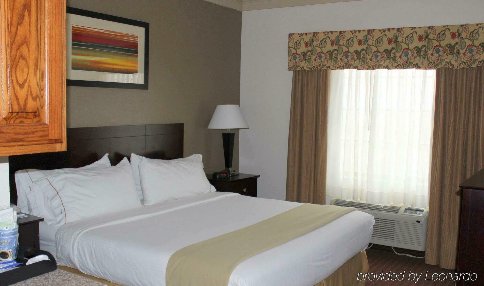 Holiday Inn Express Hotel & Suites Plainview By Ihg Экстерьер фото
